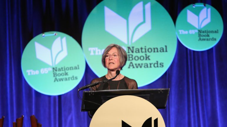 Louise Glück venceu o National Book Award em 2014, com a coletânea de poemas “Faithful and Virtuous Night”