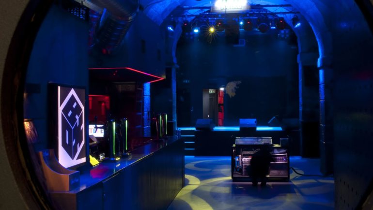 Sem pessoas, sem possibilidade de funcionar normalmente e sem receitas: é assim que estão as salas e clubes de concertos e DJs desde a pandemia