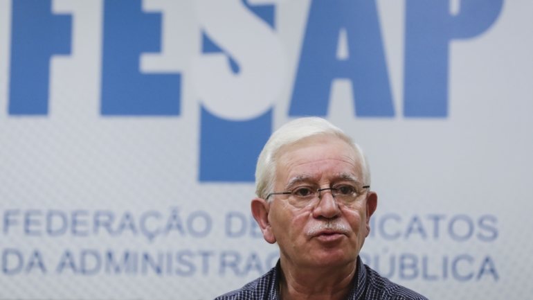 O secretário-geral da Fesap, José Abraão, falava aos jornalistas à saída da reunião como secretário de Estado da Administração Pública