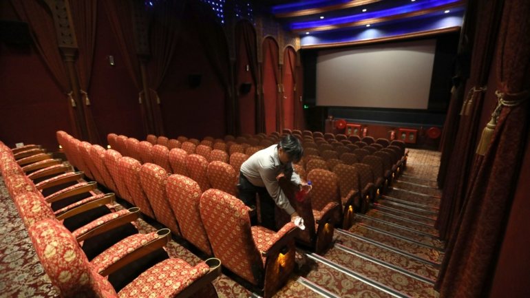Recorde-se que este ano as salas de cinema, à semelhança de outros espaços culturais, estiveram encerradas entre meados de março e junho por causa das medidas impostas para conter a pandemia da Covid-19