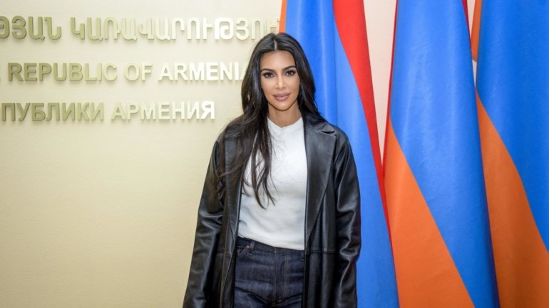 Kim Kardashian visitou Gyumri, a segunda maior cidade da Arménia, de onde a sua família é originária, em 2015