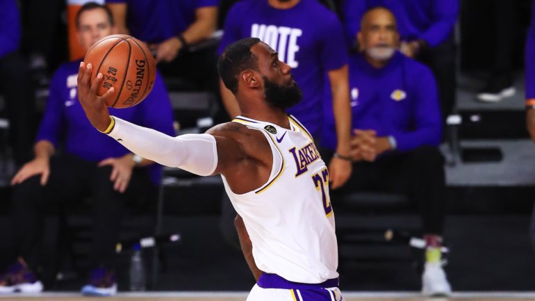 NBA adia jogo entre Lakers e Clippers devido à morte de Kobe