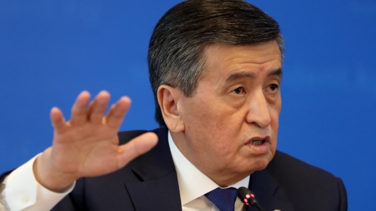 Vários elementos de partidos da oposição anunciaram a intenção de remover o atual chefe de Estado, Sooronbay Jeenbekov, do cargo