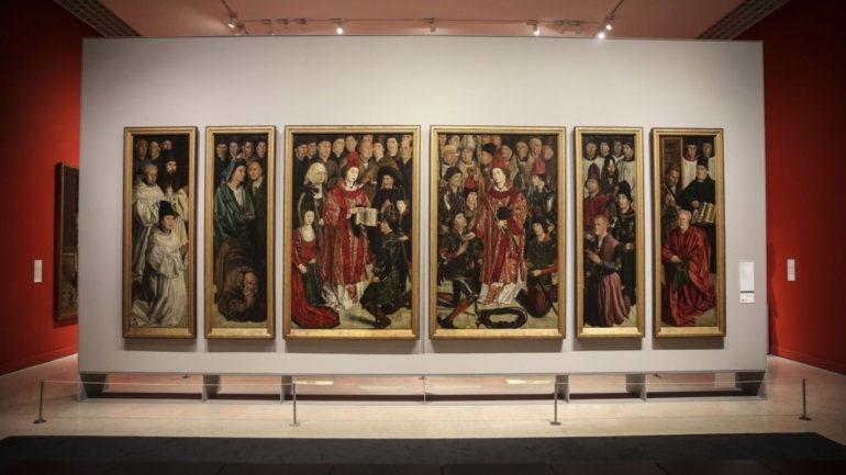 A partir desta quinta-feira, esta peça, inspirada nos Painéis de São Vicente, obra maior da pintura europeia do século XV, da autoria do pintor português Nuno Gonçalves, é exibida pela primeira vez no Museu Nacional de Arte Antiga