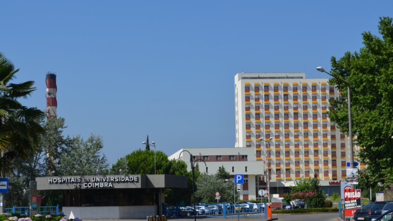 Os dois profissionais de saúde acusados pelo Ministério Público trabalham no hospital de Coimbra