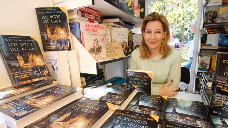 A escritora estreou-se em 2012 com o romance &quot;La saga de los longevos: La vieja familia&quot;, que a transformou num fenómeno literário em Espanha