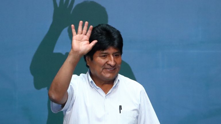 O ex-Presidente boliviano tem-se mantido como diretor de campanha do partido, mas à distância, a partir da Argentina, sem ser sequer candidato a deputado, pela primeira vez em três décadas