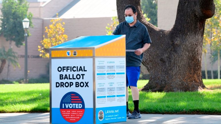James Wendel Williams conseguiu votar de forma antecipada, recebendo o seu voto pelo correio e depositando-o numa urna oficial