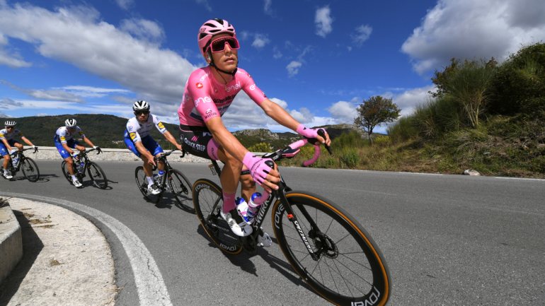 O ciclista português respondeu a um ataque do holandês da Sunweb já na reta final da prova