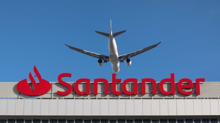 Questionado sobre quantos trabalhadores está o banco a contactar para propor a saída, Paulo Marcos disse que o Santander Totta não deu informação concreta ao sindicato
