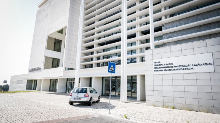 Tribunal de Sintra aceitou a providência e determinou a suspensão imediata das regras em relação ao queixoso