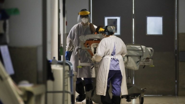 Há 200 pessoas em cuidados intensivos em Portugal