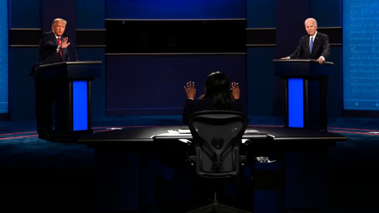 O primeiro debate foi caótico devido às múltiplas interrupções de discurso entre os candidatos