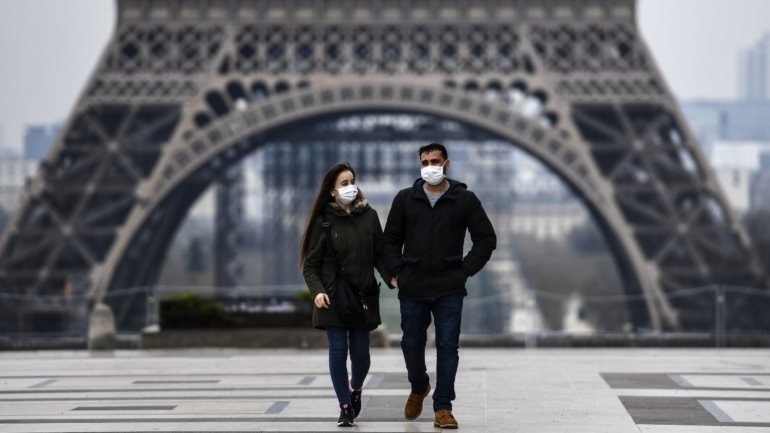 França registou mais de 34 mil mortes associadas ao novo coronavírus, um dos números mais altos na Europa