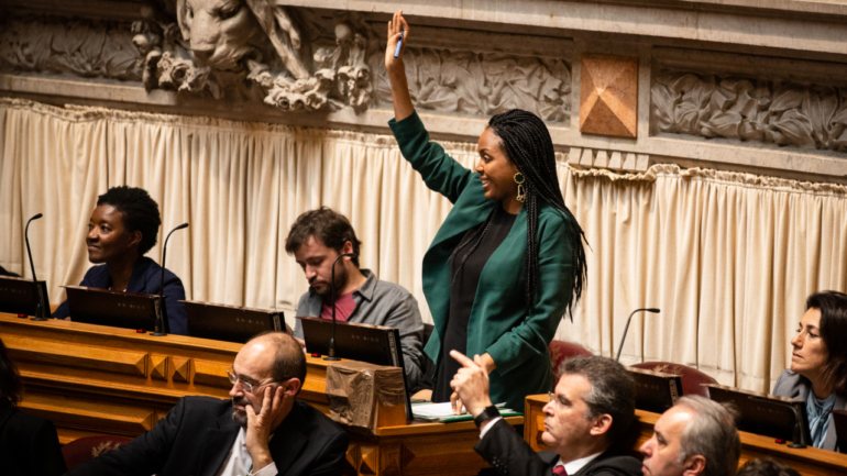 Joacine Katar Moreira rompeu com o Livre e passou a deputada não inscrita nesta legislatura.