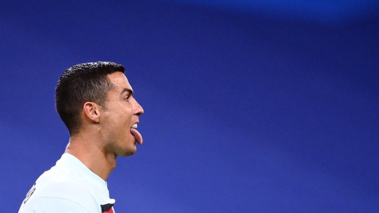 Ronaldo testou positivo pela primeira vez a 13 de outubro, antes do duelo da Liga das Nações contra a Suécia