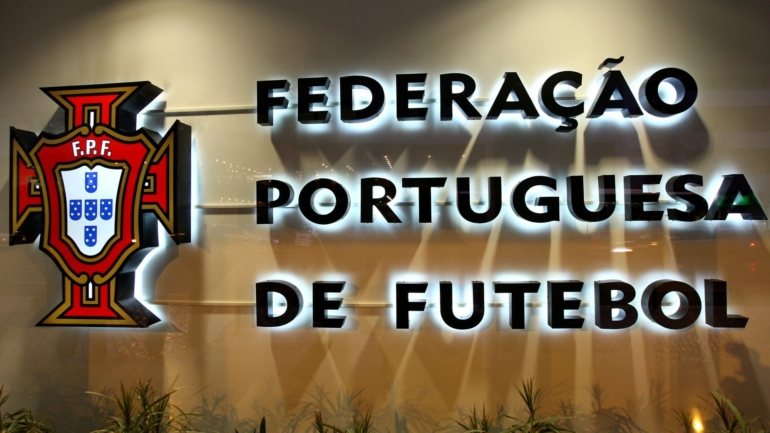Nesta terceira ronda da Taça de Portugal, a primeira em que participam as equipas da I Liga, o FC Porto, detentor do troféu, vai jogar no reduto do Fabril do Barreiro