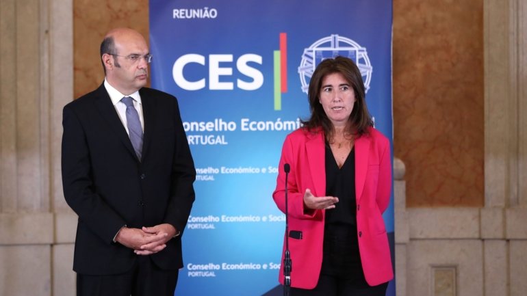 No final da reunião da concertação social, o ministro da Economia, Pedro Siza Vieira, adiantou que o Governo afastou a hipótese de um confinamento geral semelhante ao de março e abril