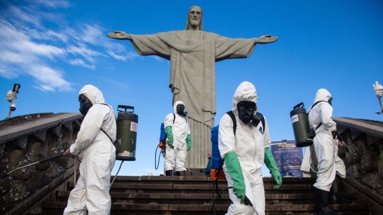 O Brasil é o segundo país do mundo com mais mortos por covid-19, a seguir aos Estados Unidos.