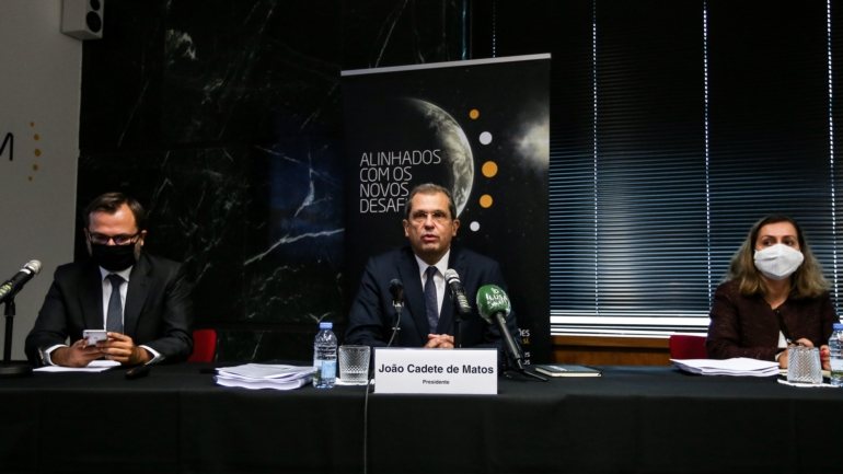 João Cadete Matos acrescentou que ainda esta quinta-feira será conhecida a decisão final do regulador sobre a operadora Dense Air