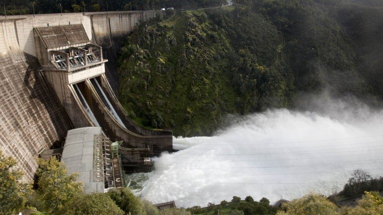 A barragem de Castelo do Bode, no rio Zêzere, é uma das maiores reservas de água do país