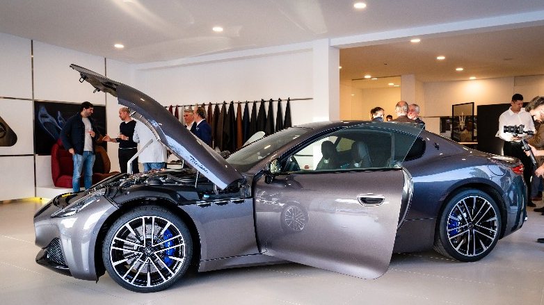 Antes da visita à Milan Design Week e ao Rolex Monte-Carlo Masters, o Maserati GranTurismo foi apresentado aos condutores portugueses no &quot;showroom&quot; de Cascais