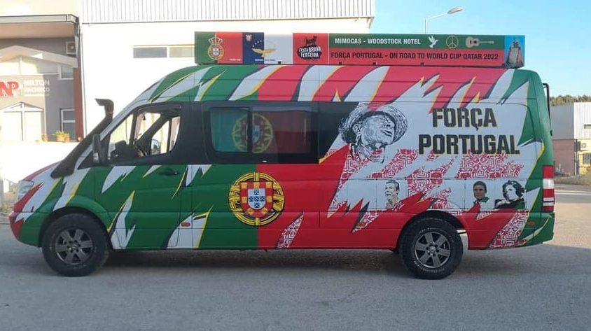 A autocaravana com as imagens de Ronaldo, Eusébio e Amália e já com uma menção ao Mundial 2022. DR