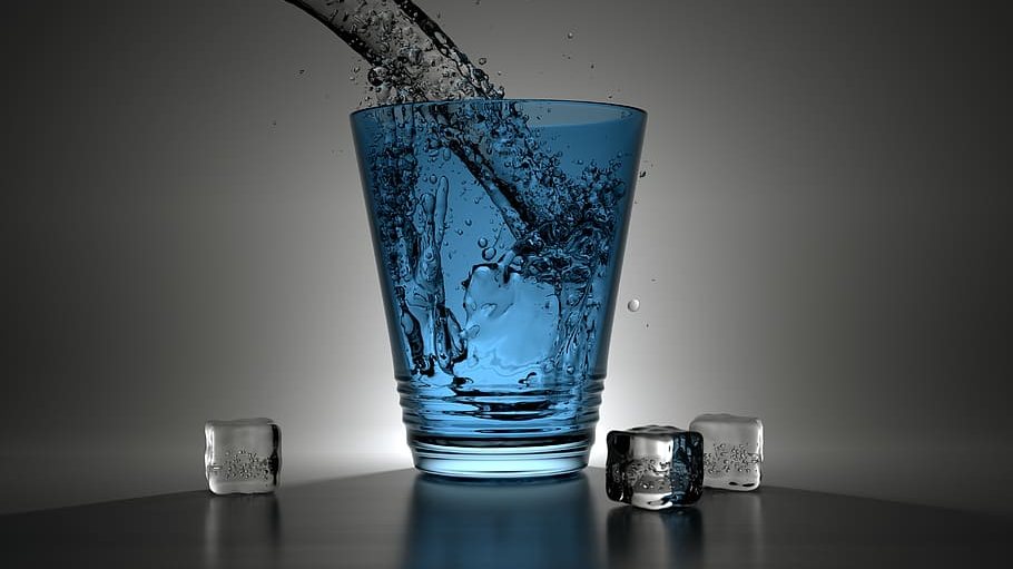 copo com água