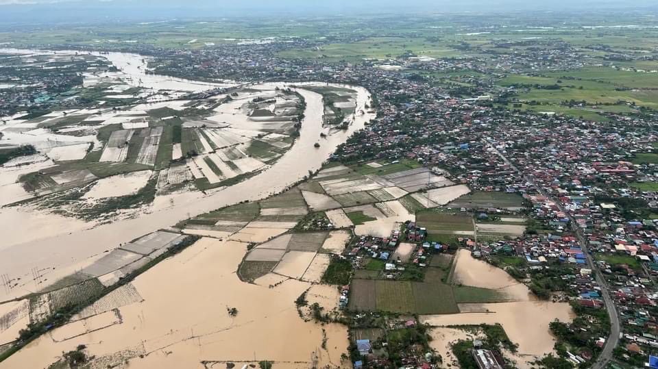 epa10206664 A handout photo made available by the Office of the President shows an aerial photo of a flooded community during an inspection in the province of Bulacan, Philippines, 26 September 2022. Close to 20,000 families have been evacuated as Typhoon Noru slashed Luzon island.  EPA/HO HANDOUT  HANDOUT EDITORIAL USE ONLY/NO SALES