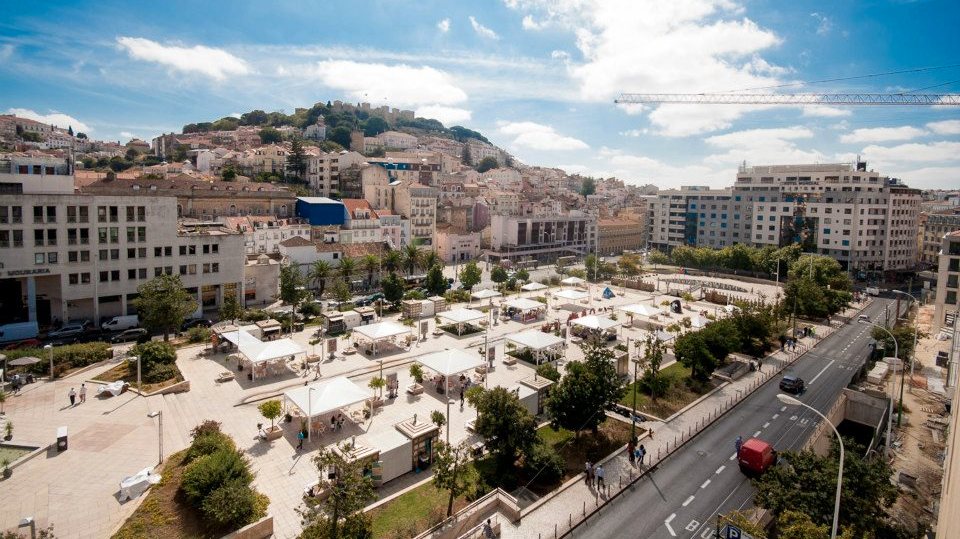 O projeto que previa a construção de estabelecimentos comerciais em contentores na praça do Martim Moniz acabou por não ser concretizado