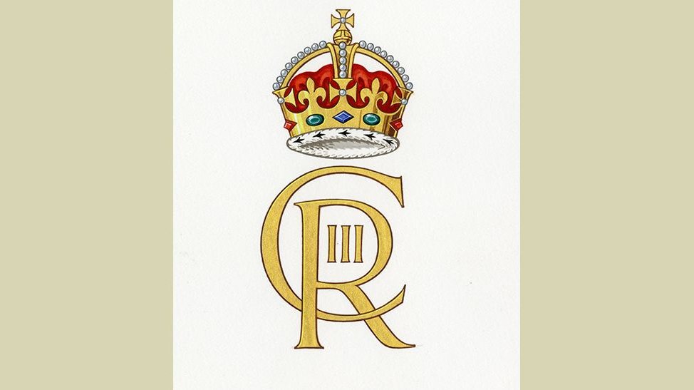 Apresentação do monograma e anúncio sobre notas coincide com o fim esta terça-feira do período de luto oficial da família real, que durou sete dias para além do funeral da Rainha Isabel II em 19 de setembro. BUCKINGHAM PALACE