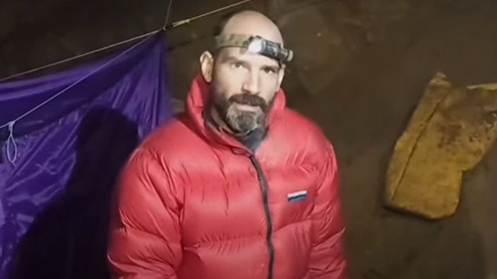 An American trapped in the third deepest cave in Turkey leads an international rescue operation