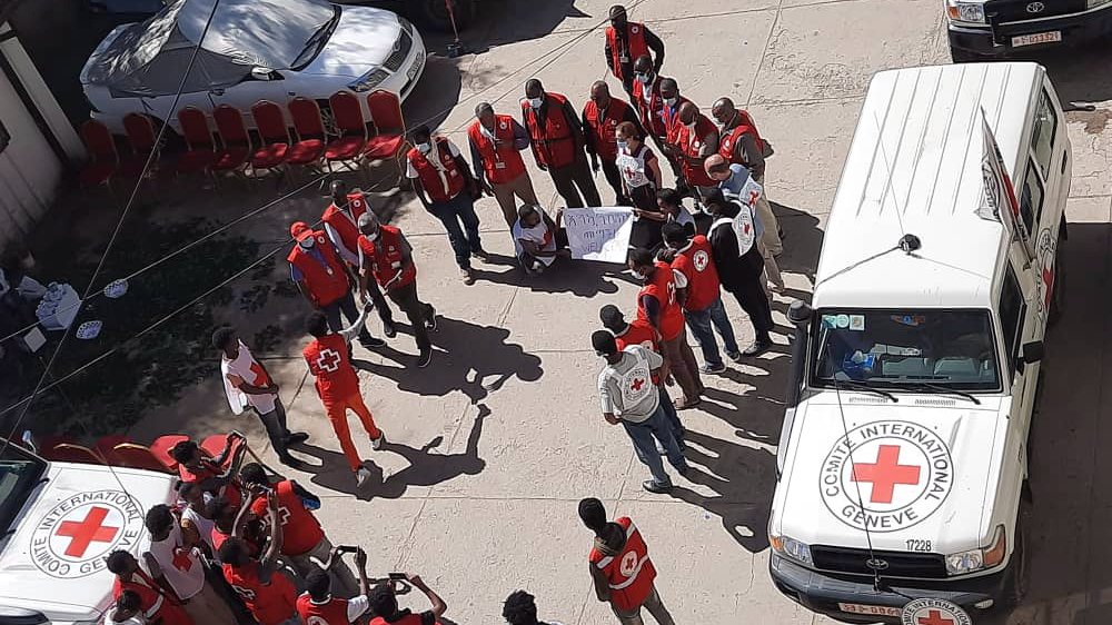 epa08883977 A handout photo made available by ICRC, International Committee of the Red Cross, showing ICRC teams beginning to distribute medical supplies 14 December 2020 to Ayder Hospital, the Regional Health Bureau, and the ERCS pharmacy in Mekelle, the Tigray State capital, Ethiopia. ICRC says &#039;the supplies will help care for more than 400 trauma patients, treat those with chronic and routine medical conditions.&#039; Health care facilities in the area  have become paralyzed after supplies of drugs and basics like surgical gloves have ran out. The medical supplies are the first international aid to arrive in Mekelle following the fighting starting in Tigray more than one month ago.  EPA/ICRC HANDOUT  HANDOUT EDITORIAL USE ONLY/NO SALES