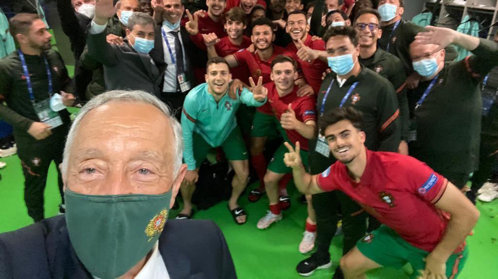 O Presidente da República visitou o plantel após a vitória nos quartos de final do Europeu sub-21
