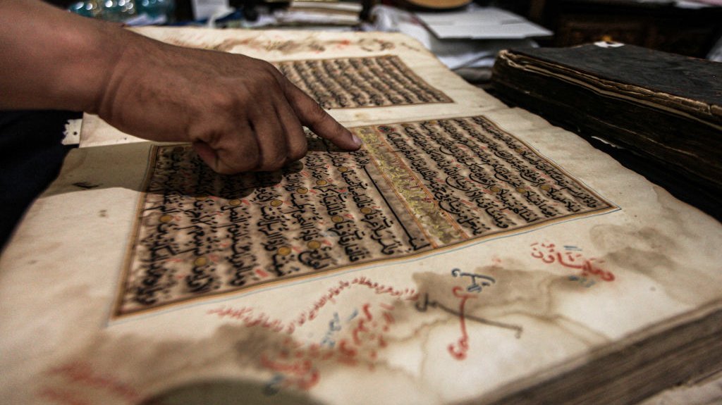 300 years old Quran in gold ink