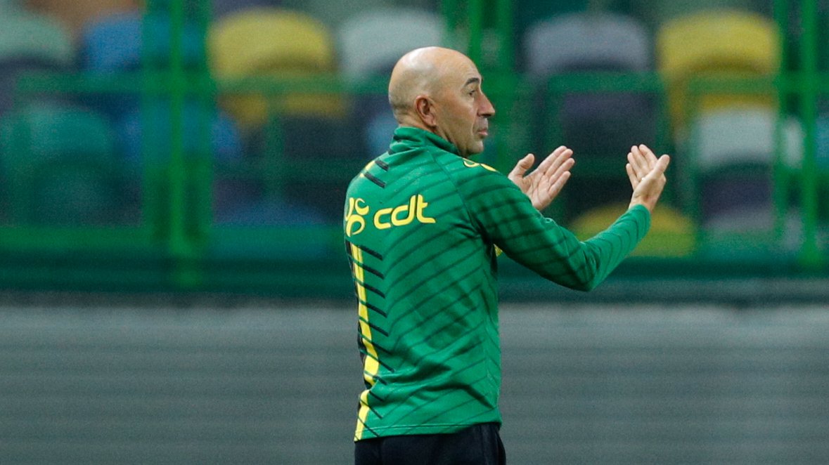 Tondela FC head coach Pako Ayestaran  reacts during the Portuguese First League soccer match with Sporting at Alvalade Stadium in Lisbon, Portugal, 01 November 2020.  ANTONIO COTRIM/LUSA