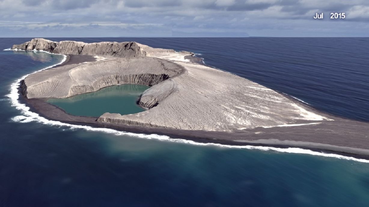 Vulcão que entrou em erupção nas ilhas Tonga