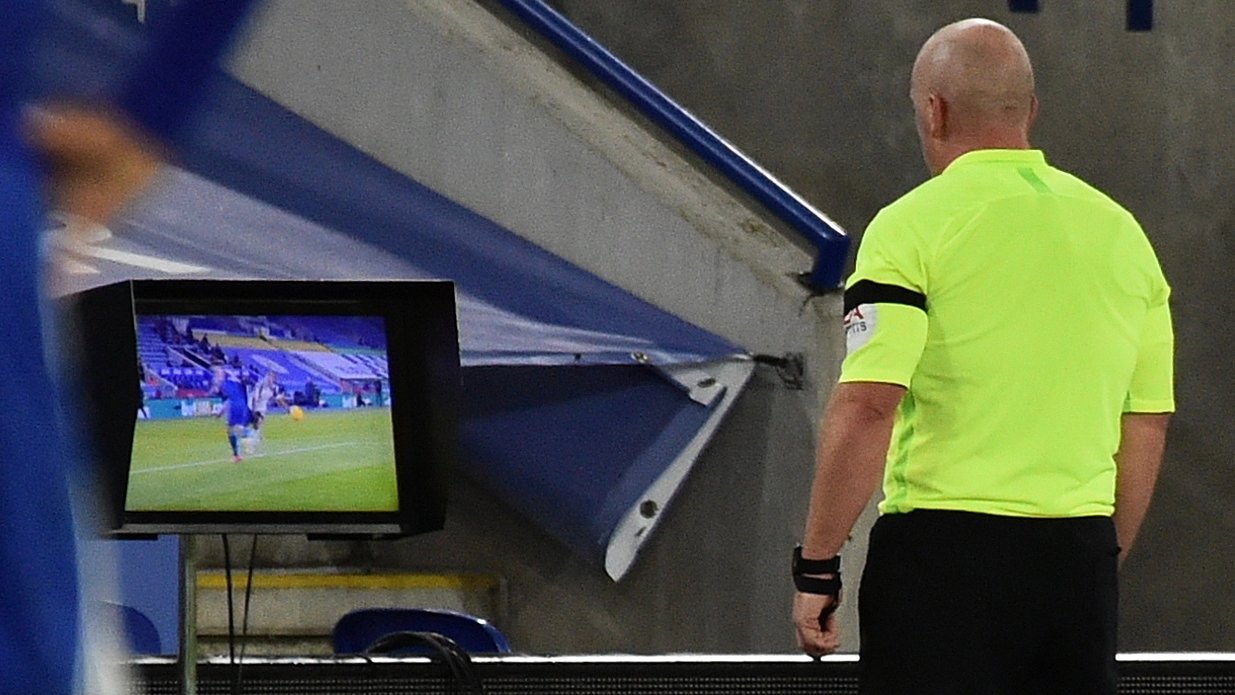 epa08853526 English referee Simon Hooper checks the VAR screen during the English Premier League soccer match between Leicester City and Fulham FC in Leicester, Britain, 30 November 2020.  EPA/Rui Vieira / POOL EDITORIAL USE ONLY. No use with unauthorized audio, video, data, fixture lists, club/league logos or &#039;live&#039; services. Online in-match use limited to 120 images, no video emulation. No use in betting, games or single club/league/player publications.