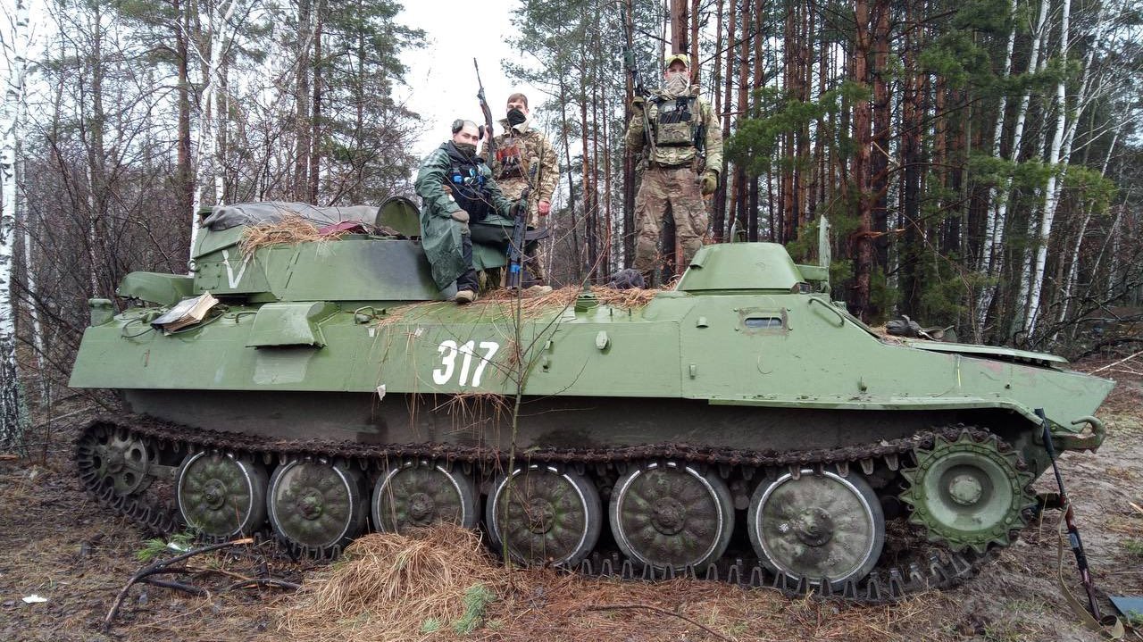 veículo-radar do exército russo, SNAR-10M1, apreendido pelas tropas ucranianas