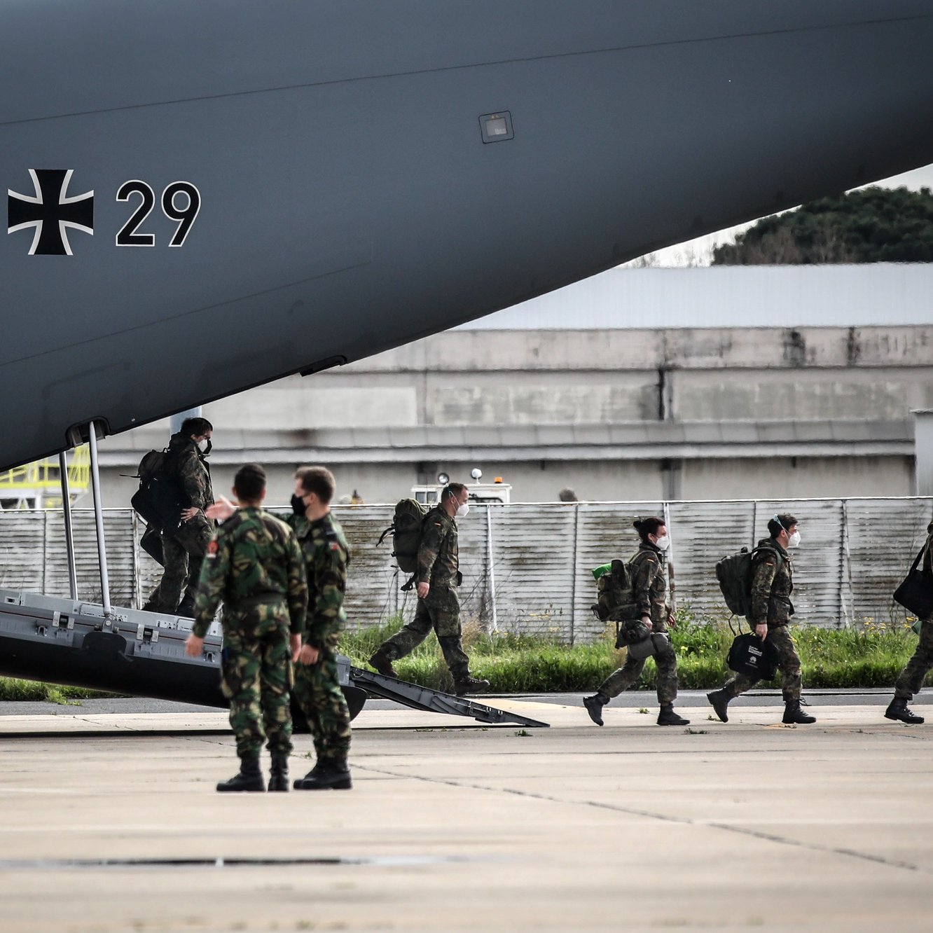 The German team of military health professionals that will replace the one that has been in Portugal since February 3 arrived at the airbase at Figo Maduro, in Lisbon, 23 February 2021. German will extend the aid given to Portugal to fight the covid-19 pandemic for more six weeks. ANDRE KOSTERS/LUSA