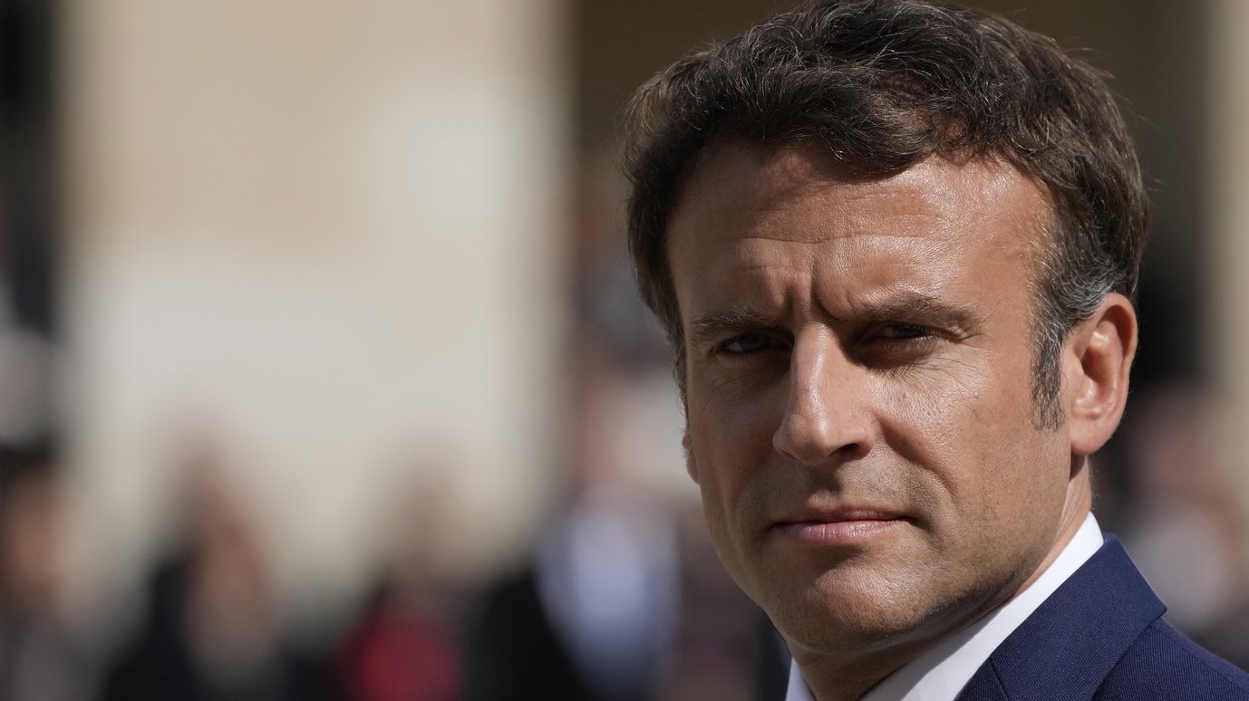 epa09912293 French President Emmanuel Macron attends a national homage to late French actor Michel Bouquet at Les Invalides monument in Paris, France, 27 April 2022. French stage and film actor Michel Bouquet died on 13 April aged 96.  EPA/Francois Mori / POOL MAXPPP OUT