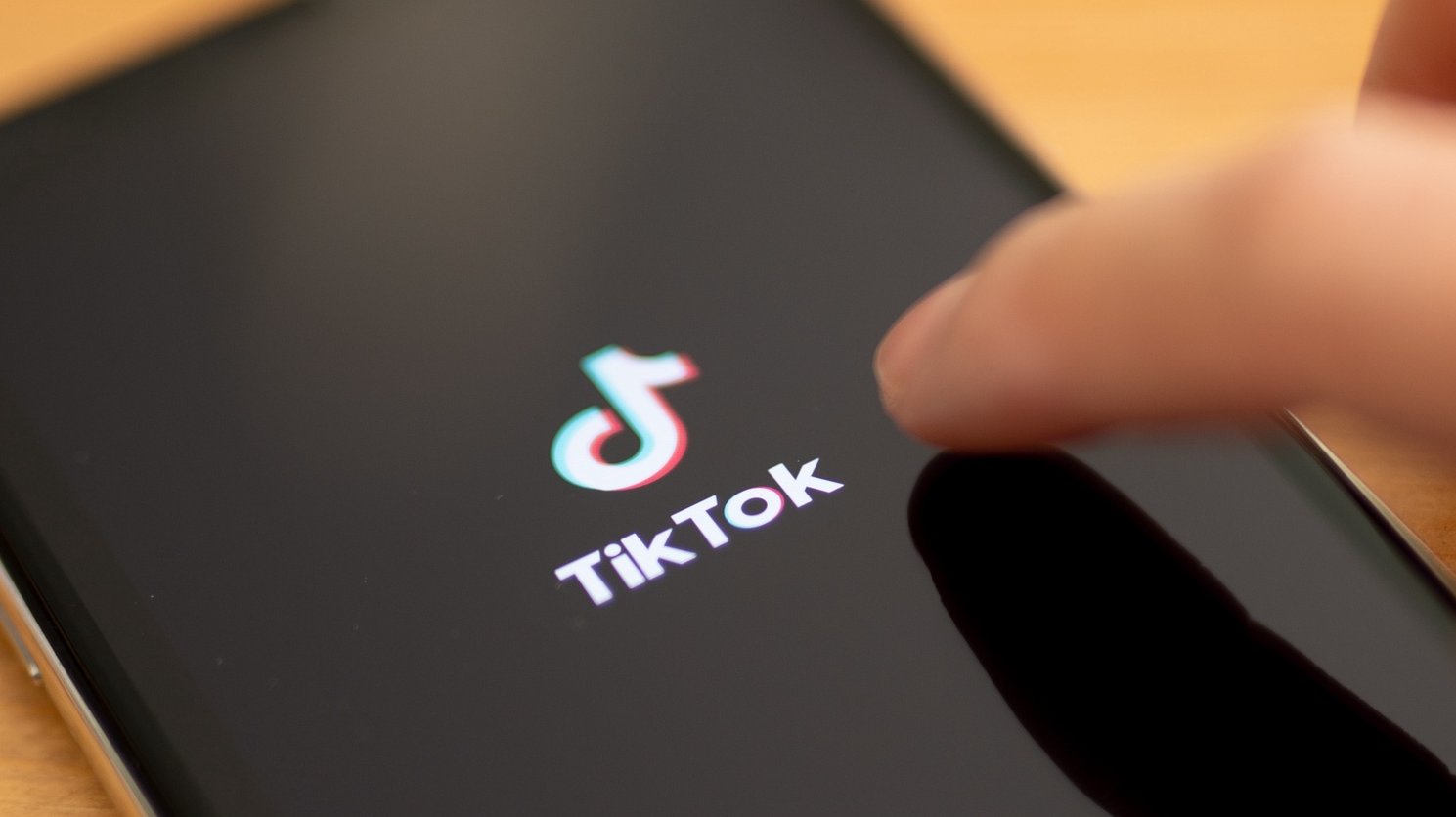 epa08628207 (FILE) - A close-up shows the video-sharing application &#039;TikTok&#039; on a smart phone in Berlin, Germany, 07 July 2020 (reissued 27 August 2020). According to media reports and a spokesperson for TikTok, CEO Kevin Mayer has resigned.  EPA/HAYOUNG JEON