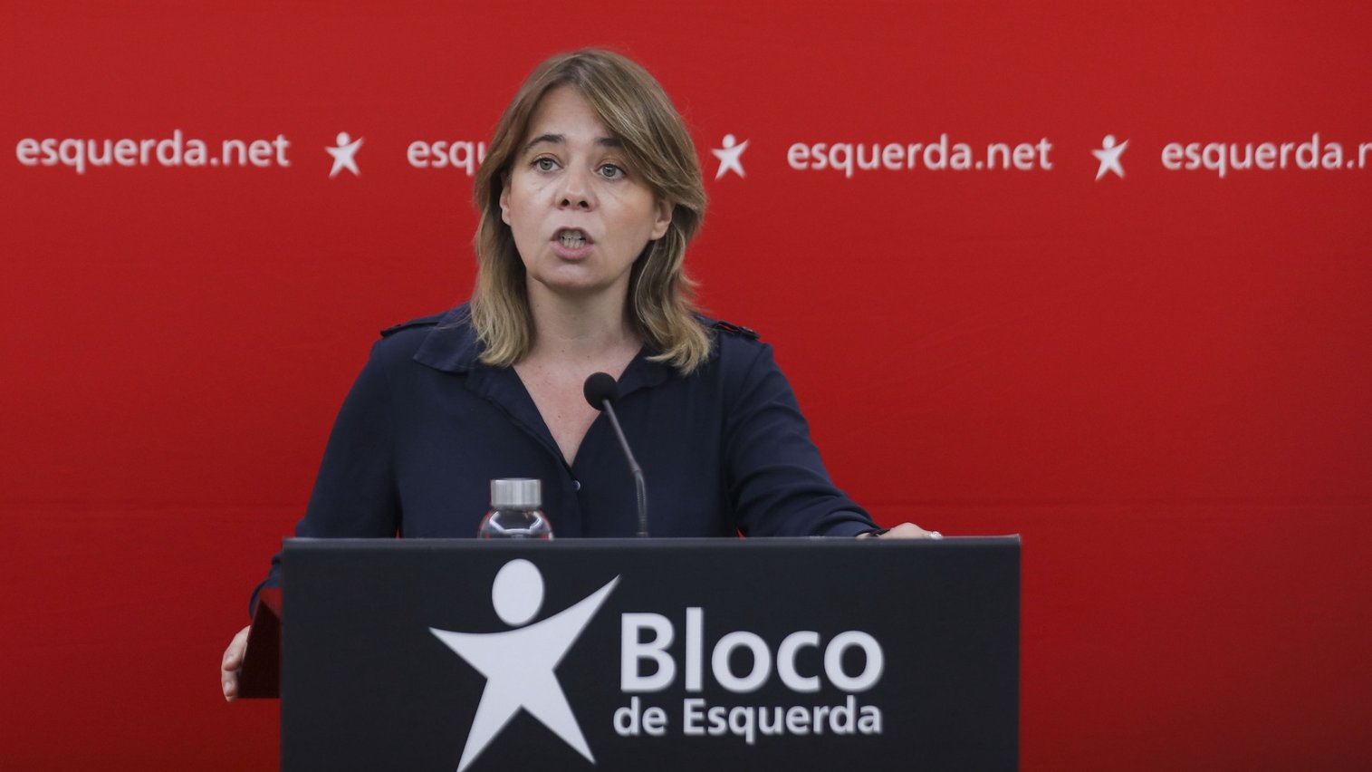 A coordenadora do Bloco de Esquerda (BE), Catarina Martins, intervém na conferência de imprensa sobre a situação do Serviço Nacional de Saúde, na sede do Bloco de Esquerda, em Lisboa, 14 de junho de 2022. MIGUEL A. LOPES/LUSA