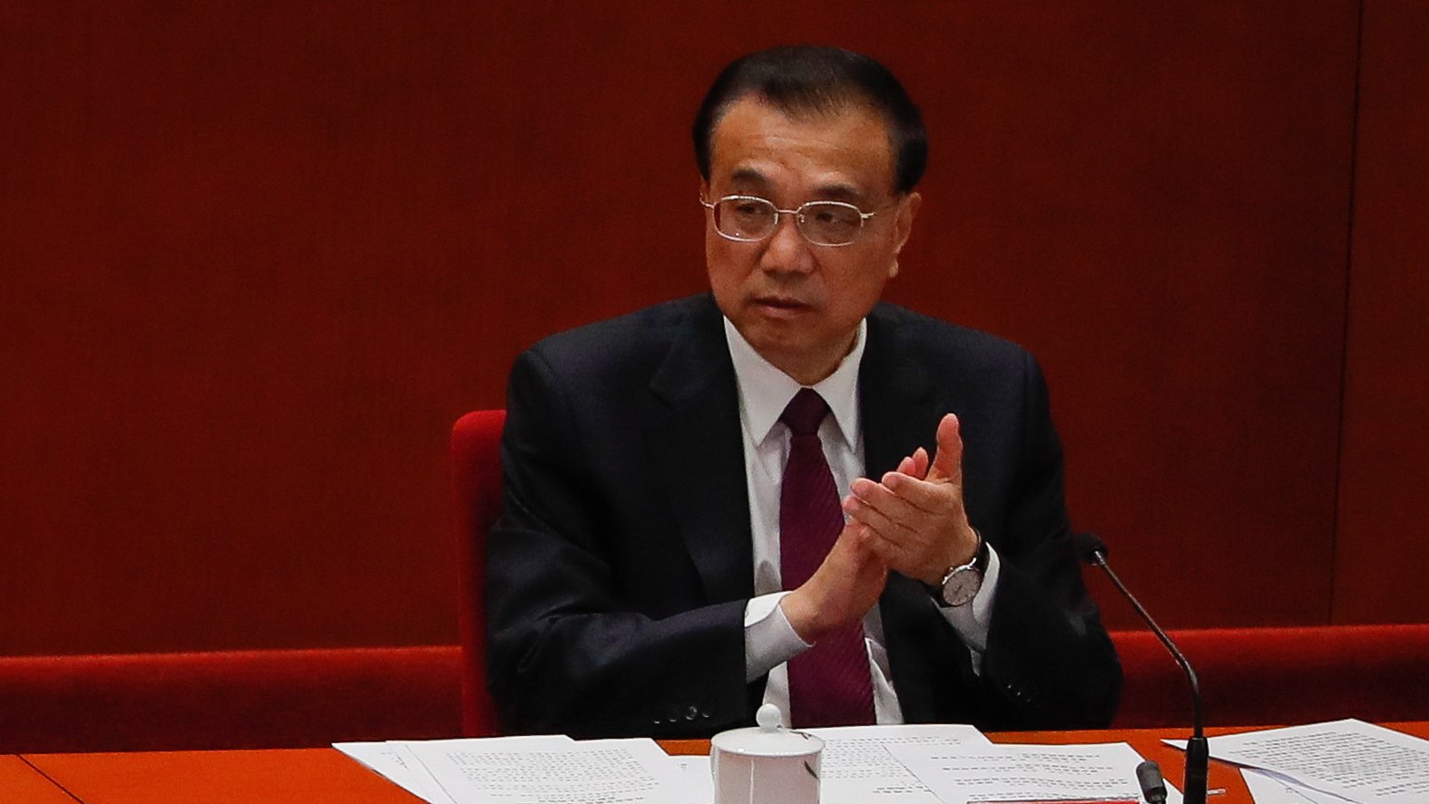 epa09877640 Chinese Premier Li Keqiang applauds during the commending meeting for Beijing 2022 Winter Olympic and Paralympic games at the Great Hall of the People in Beijing, China, 08 April 2022. The 2022 Winter Olympics were held in Beijing from 04 to 20 February, while the 2022 Winter Paralympics were held from 04 to 13 March 2022.  EPA/MARK R. CRISTINO