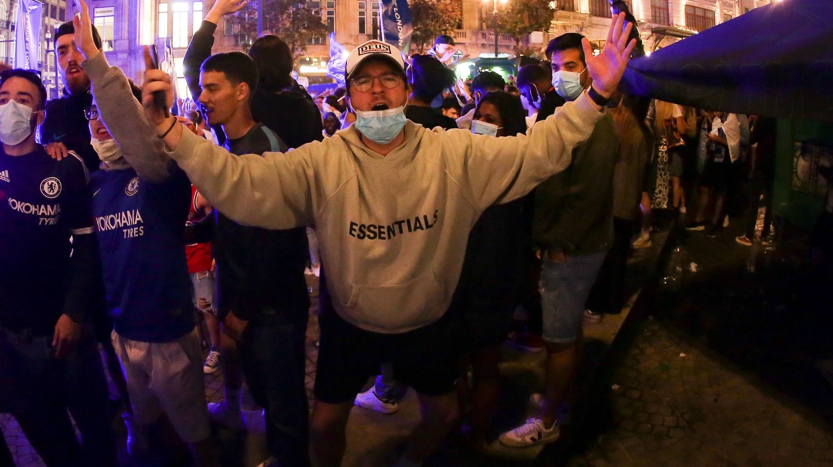 Chelsea supporters celebrate in Avenida dos Aliados after their team defeated Manchester City in the final of UEFA Champions League soccer match held in Porto, Portugal, 29th May 2021.  MANUEL FERNANDO ARAUJO/LUSA