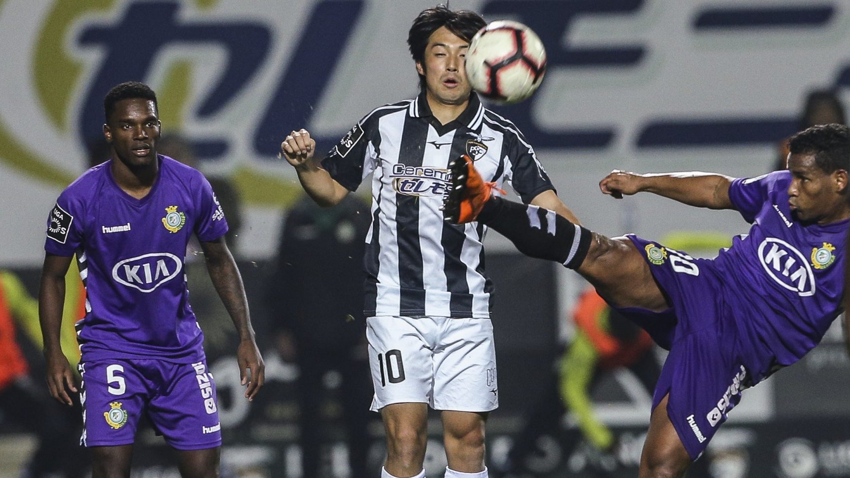 Vários negócios celebrados entre FC Porto e Portimonense SAD estão sob suspeita, como a compra de metade do passe do japonês Nakajima em julho de 2019