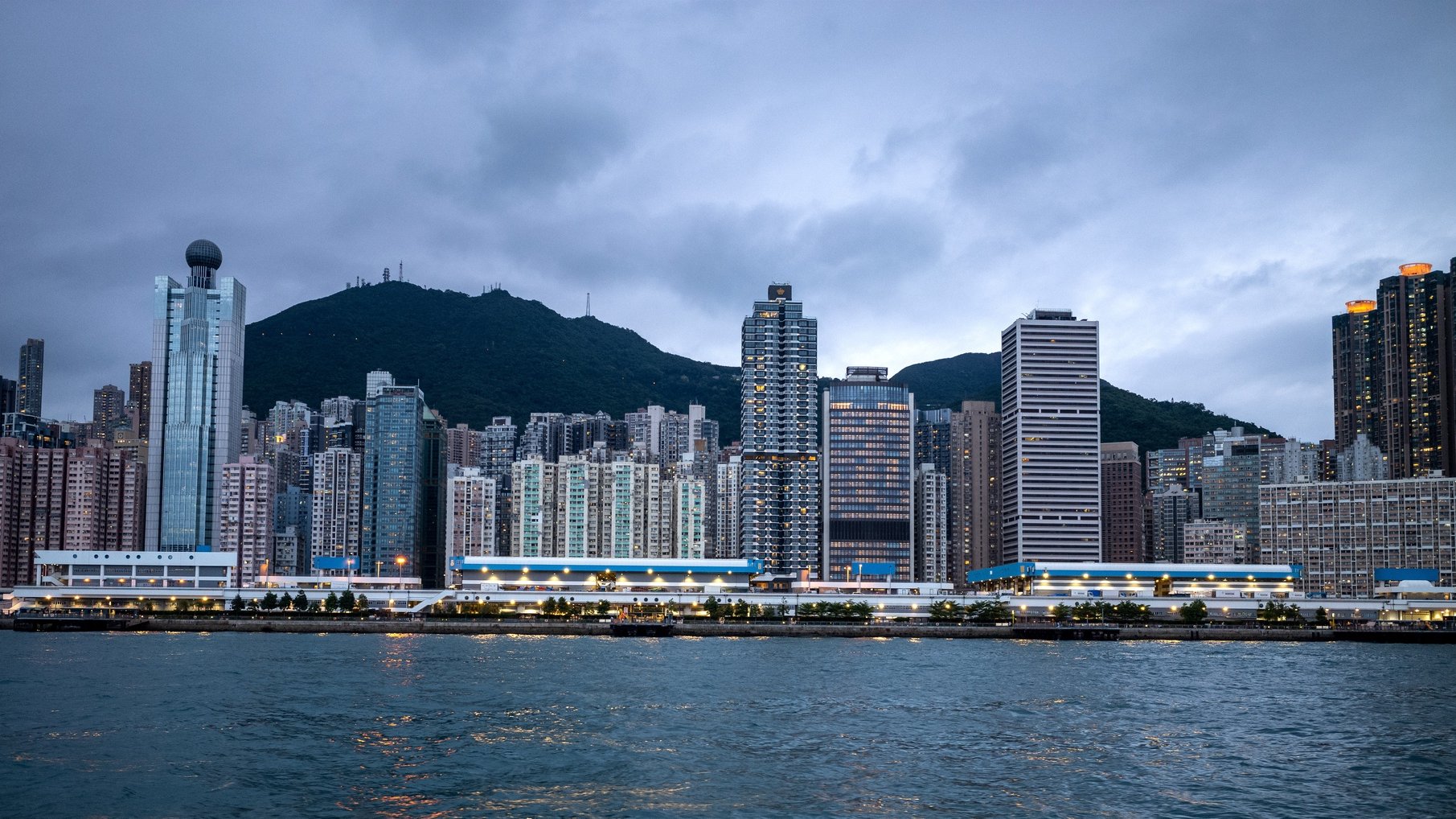epa09922487 Residential and commercial buildings stand on Hong Kong Island in Hong Kong, China, 02 May 2022. For the first time in almost three months Hong Kong&#039;s daily caseload has fallen below the 300 mark.  EPA/JEROME FAVRE