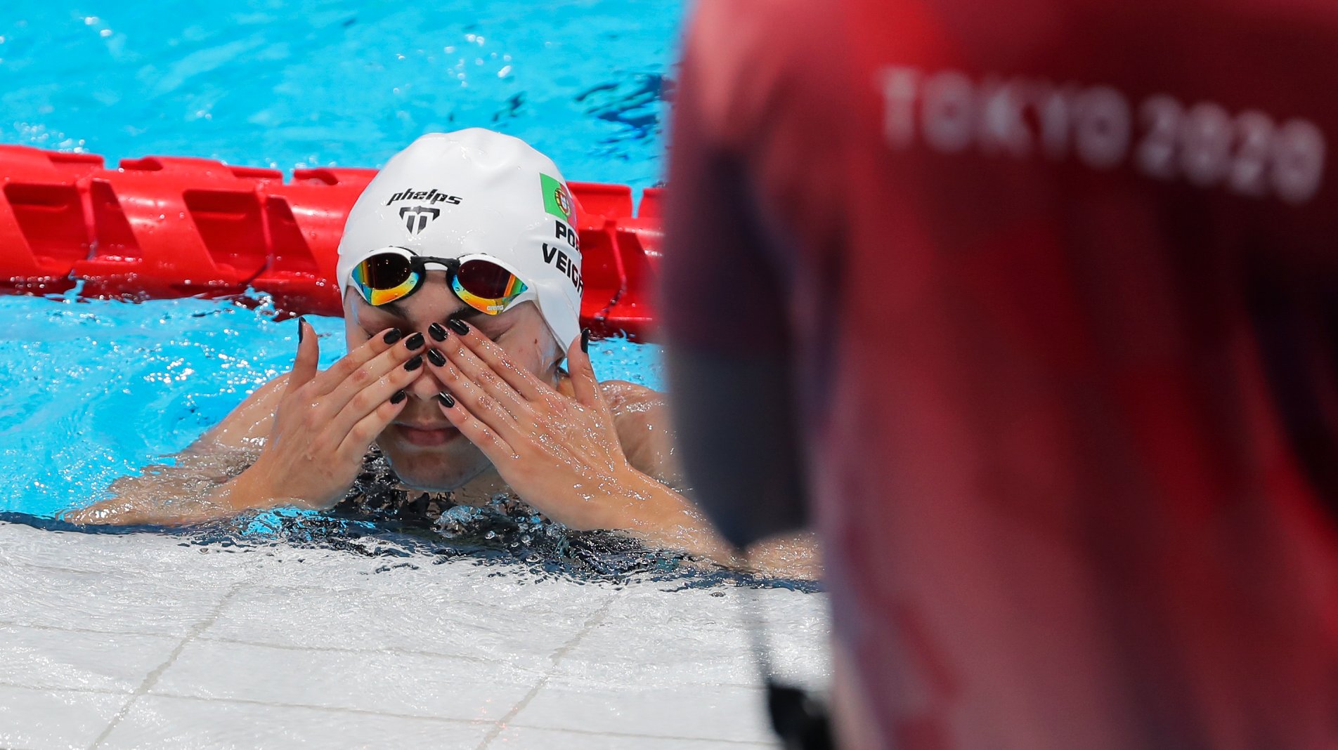 A nadadora Portuguesa, Susana Veiga no final da prova feminina de natação de 50 metros livres S10 esta manhã no Centro Aquatico de Tóquio, nos jogos Paralímpicos de Toquio 2020, Japão, 25 de agosto de 2021. MIGUEL A. LOPES/LUSA