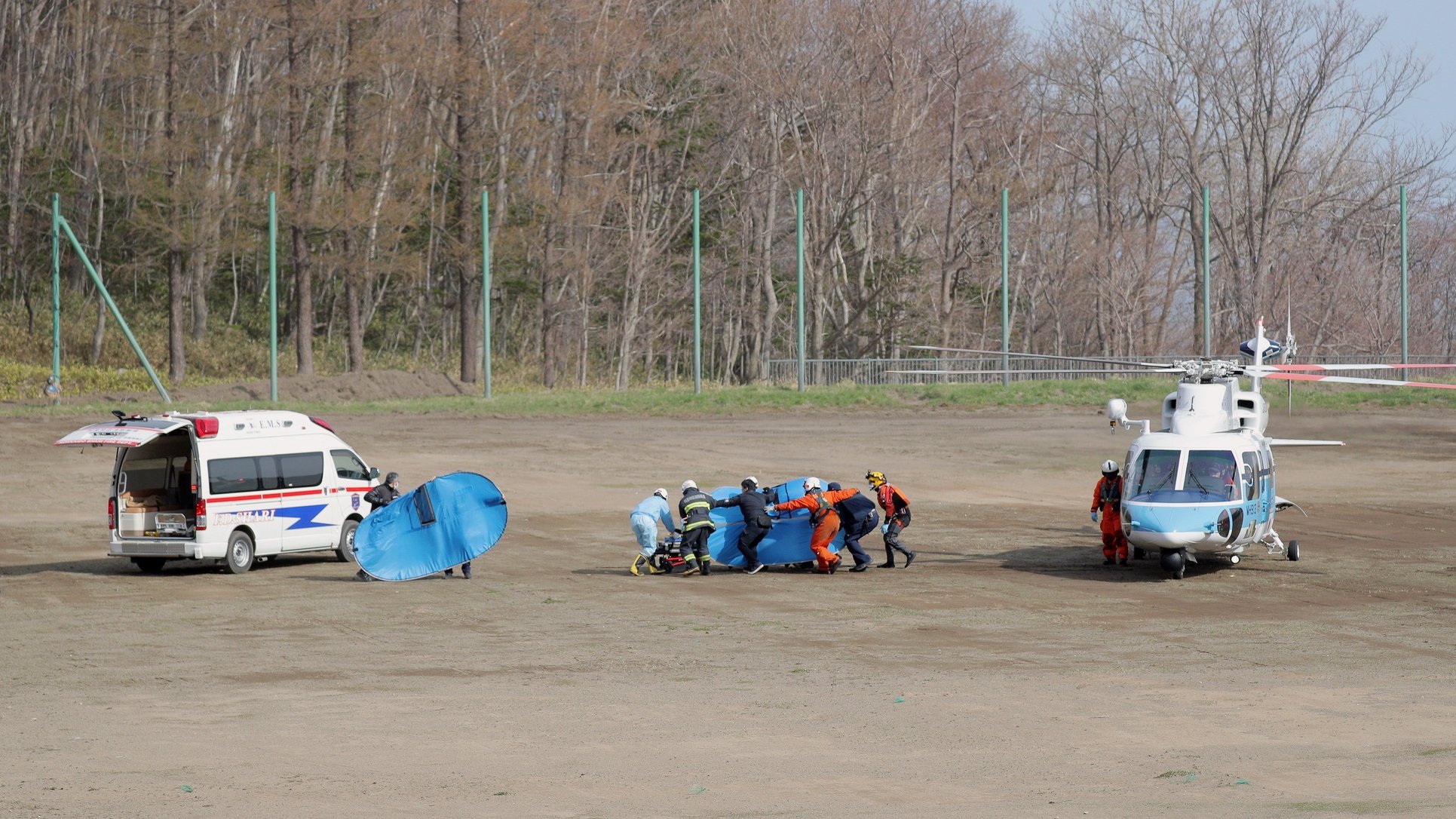 epa09905582 Rescue workers take an unconscious person from a Japan Coast Guard helicopter to an ambulance at Utoro in Shari, Hokkaido island, Japan, 24 April 2022, after a tour boat with 26 people was missing 23 April 2022. The boat went missing off the western coast of the Shiretoko Peninsula in Hokkaido, a northern Japanese island. The Japan Coast Guard announced they found three people at sea and one on the tip of the peninsula in the early morning of 24 April 2022.  EPA/JIJI PRESS JAPAN OUT EDITORIAL USE ONLY/  NO ARCHIVES