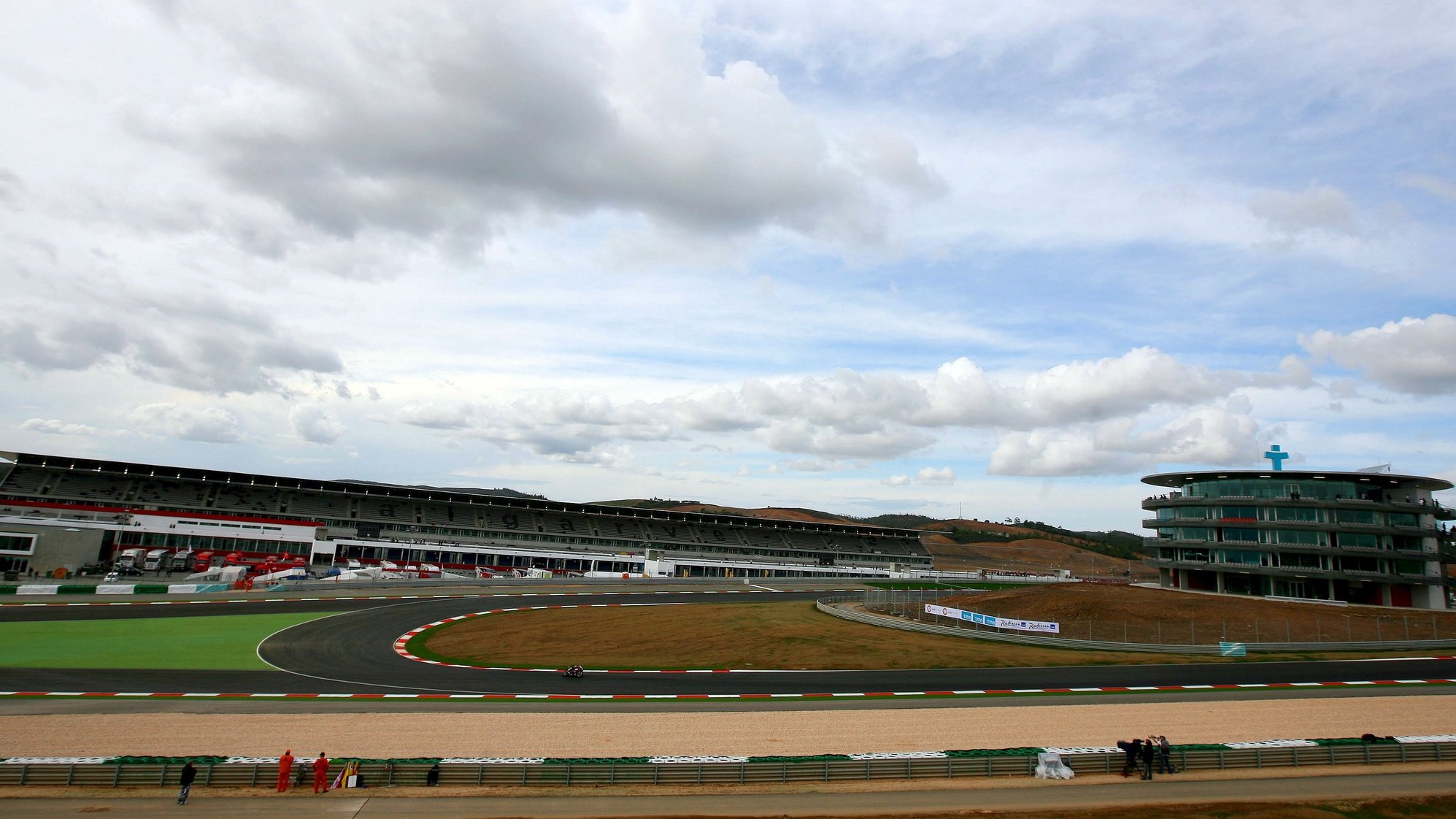 epa08564387 (FILE) - General view over the Autodrome, in Portimao, Portugal, 01 November 2008 (reissued 24 July 2020). Formula One returns to the Algarve Internacional Circuit race track in Portimao on 25 October 2020 for one race amid the coronavirus pandemic. It will be the first-ever F1 GP on the track.  EPA/MARIO CRUZ